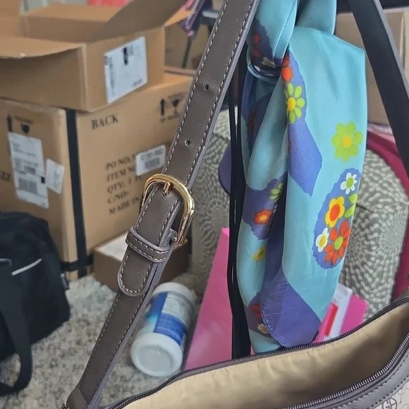 Floral Patterned Shoulder Bag - Picture 2 of 8